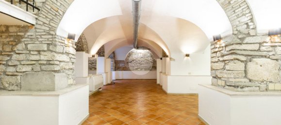 5 rooms Apartment in Rome, Italy No. 230898 4