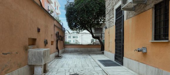 5 rooms Apartment in Rome, Italy No. 230898 16