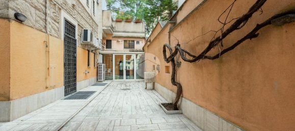 5 rooms Apartment in Rome, Italy No. 230898 12