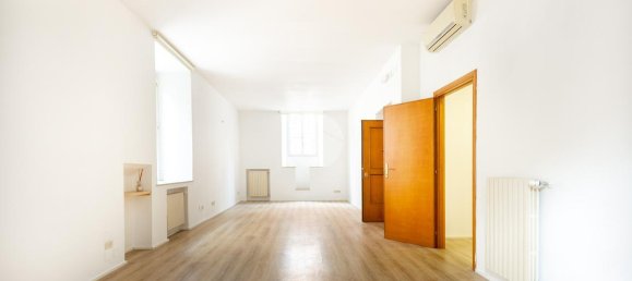 5 rooms Apartment in Rome, Italy No. 230898 2