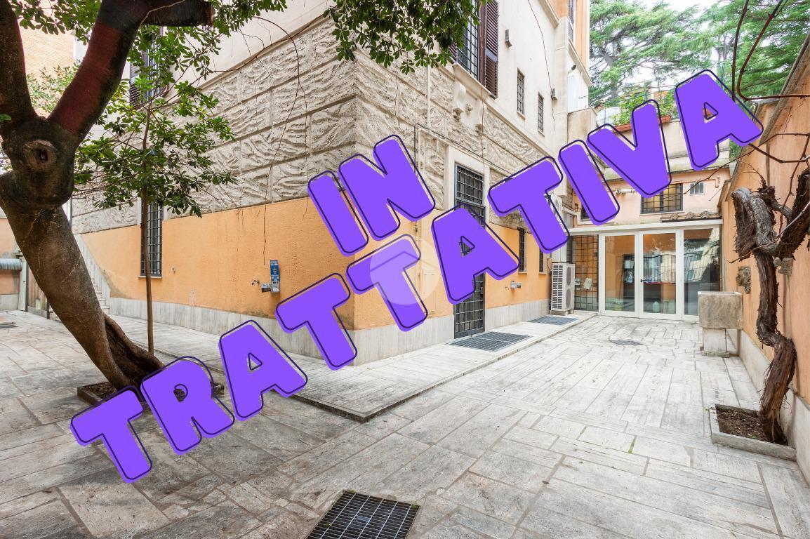 5 rooms Apartment in Rome, Italy No. 230898