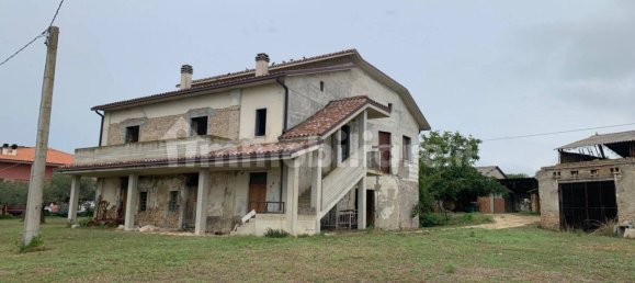 3 bedrooms House in Loreto Aprutino, Italy No. 252145 3