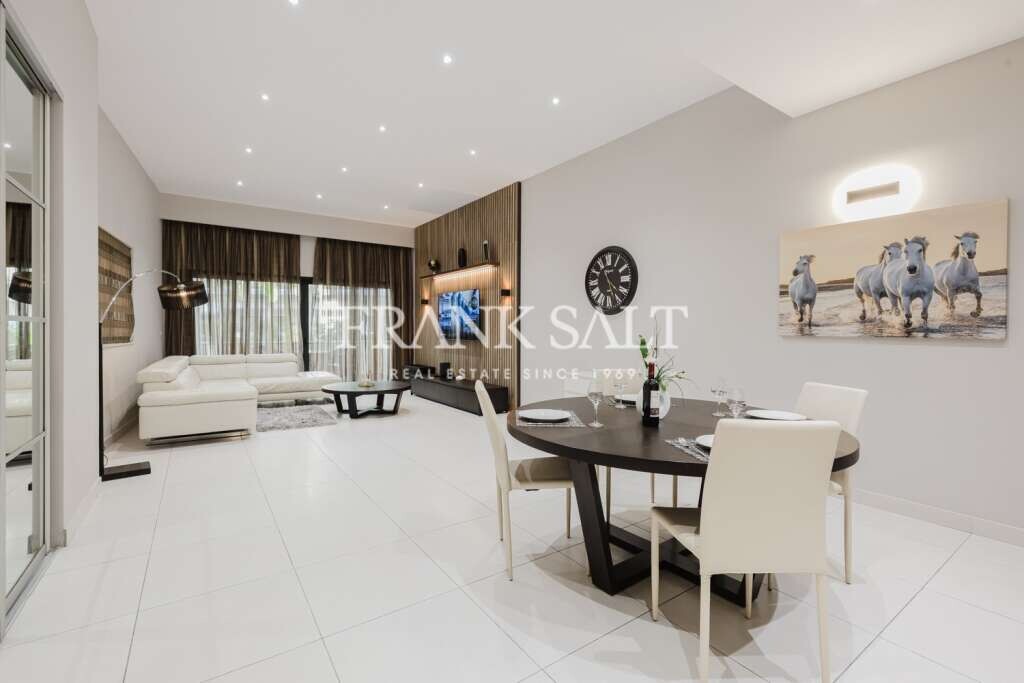 Apartamento de 3 dormitorios en Saint Julian's, Malta No. 448