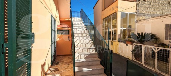 2 Schlafzimmer Haus in Bacoli, Italy, Nr. 58007 5