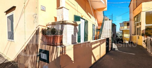 2 Schlafzimmer Haus in Bacoli, Italy, Nr. 58007 4