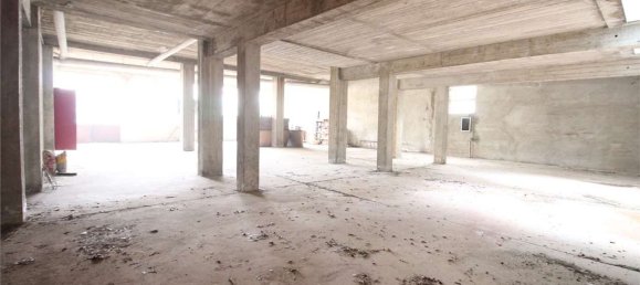 2 rooms Commercial property in Cassano d'Adda, Italy No. 8282 2