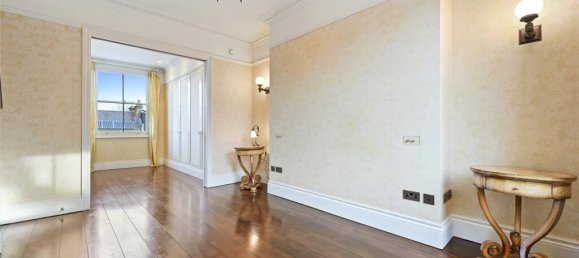 5 bedrooms House in London, United Kingdom No. 3828 8