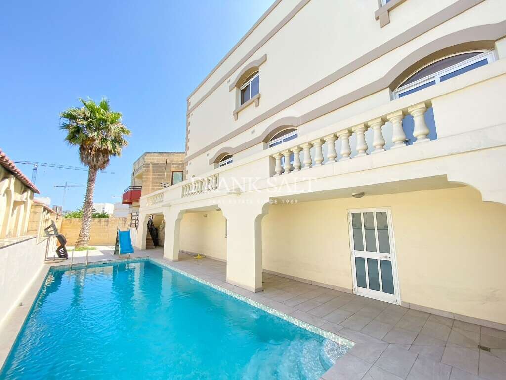 Вилла с 4 спальнями в Сент-Джулианс, Мальта № 8730