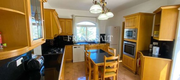 Вилла с 4 спальнями в Сент-Джулианс, Мальта № 8730 6