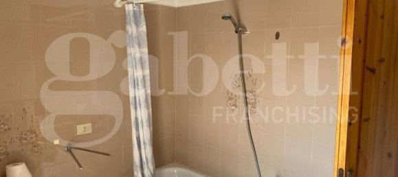 2-salle Appartement à Oristano, Italy No. 38130 8