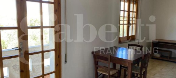 2-salle Appartement à Oristano, Italy No. 38130 4