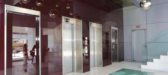 4 bedrooms Apartment in Lisbon, Portugal No. 80829 3