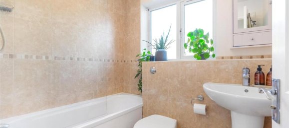 1 bedroom Apartment in London, United Kingdom No. 3608 9