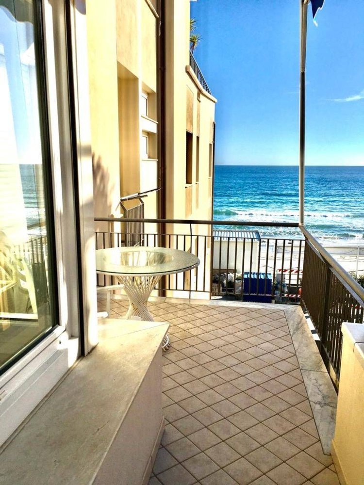 Квартира с 5 комнатами в Алассио, Италия № 136273