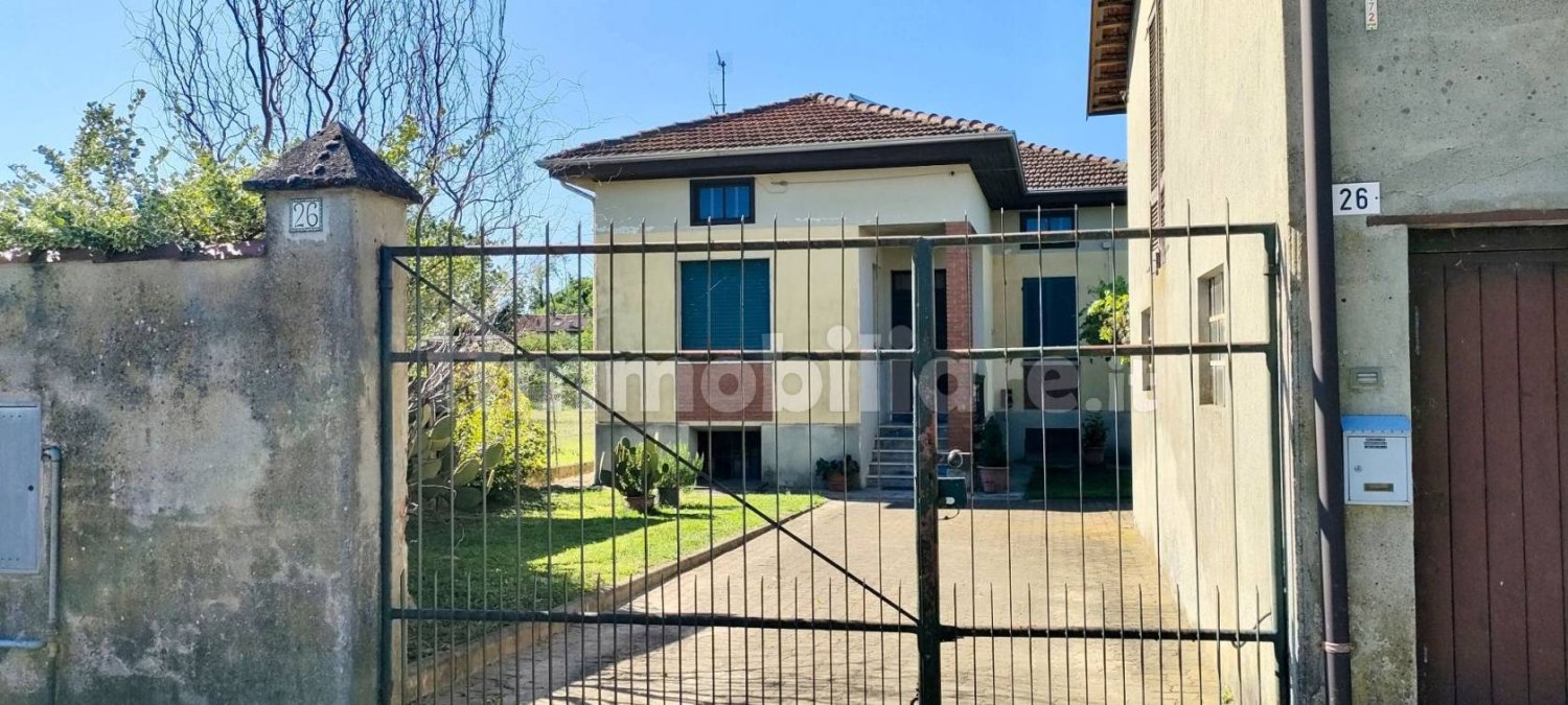 Villa de 3 dormitorios en Vische, Italy No. 298185