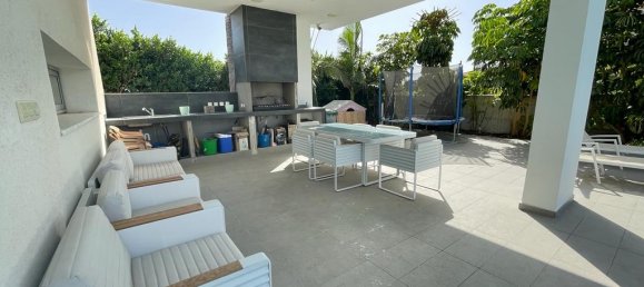 Villa de 6 dormitorios en Pyla, Cyprus No. 26526 8