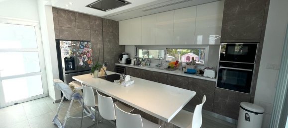 Villa de 6 dormitorios en Pyla, Cyprus No. 26526 10