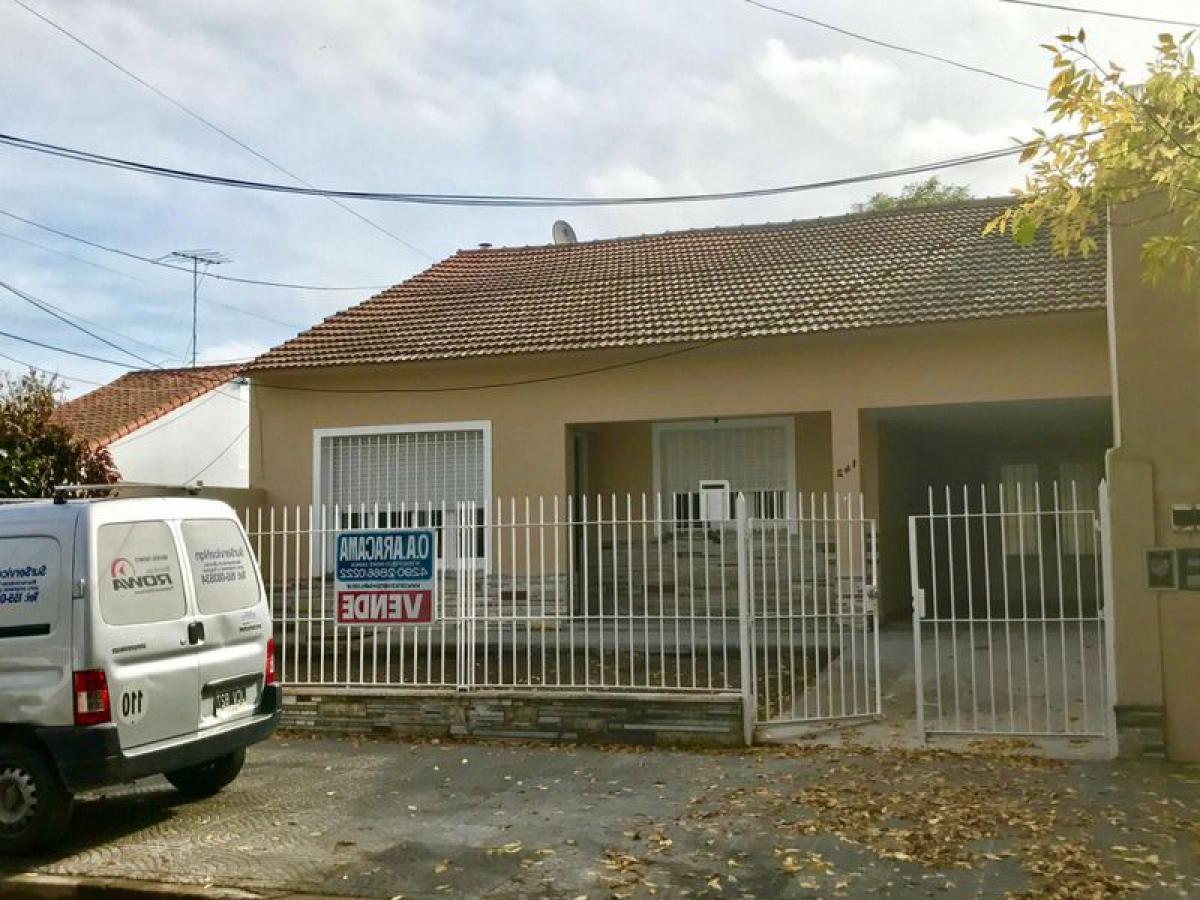 3 bedrooms Apartment in Esteban Echeverria, Argentina No. 18151