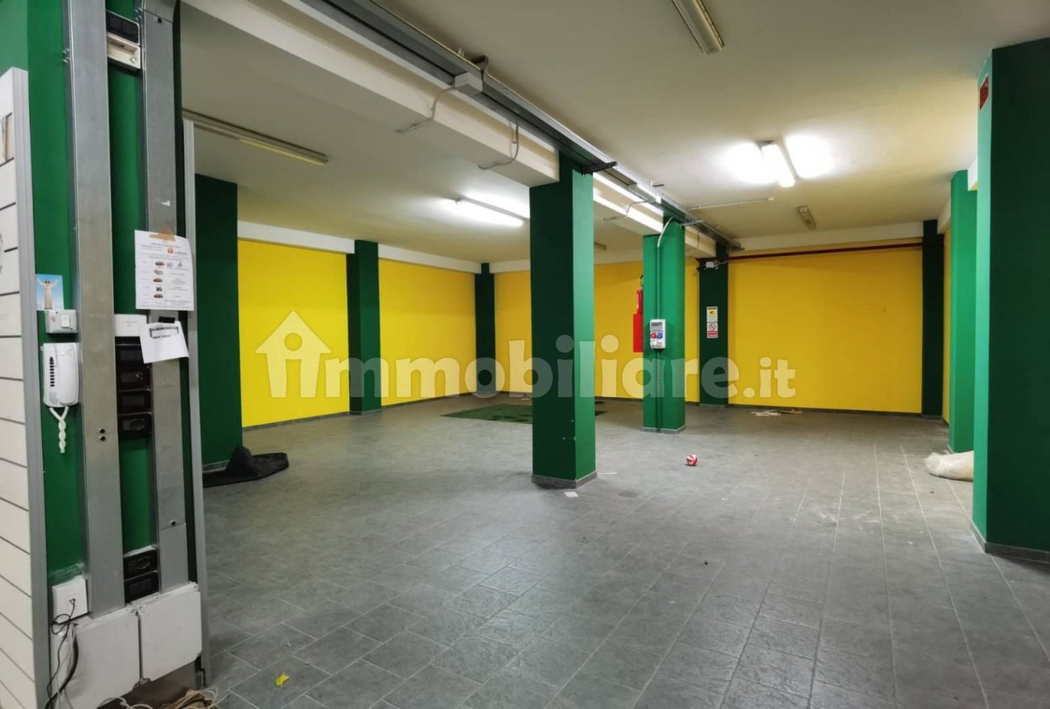 2 rooms Commercial property in Linguaglossa, Italy No. 251592