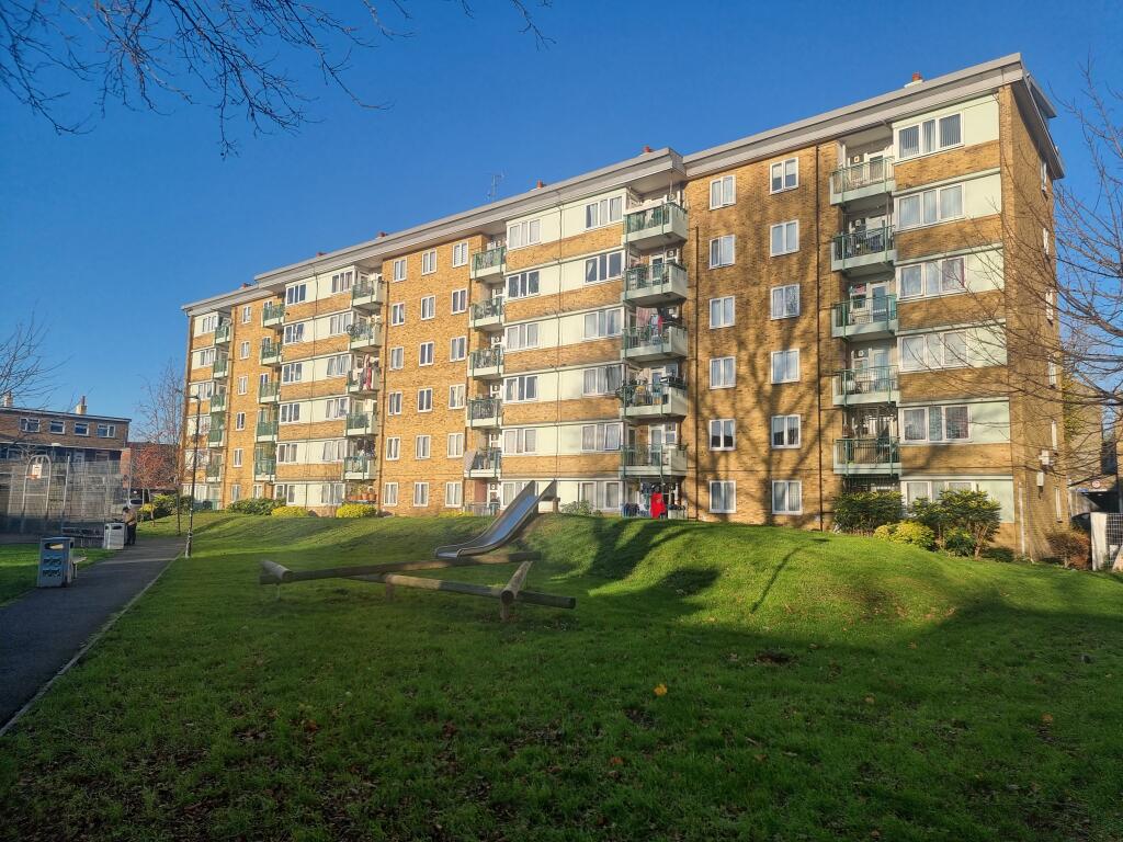 2 bedrooms Apartment in London, United Kingdom No. 10696