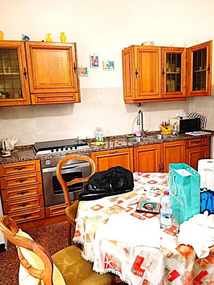 Apartamento de 4 habitaciónes en Genoa, Italy No. 261394