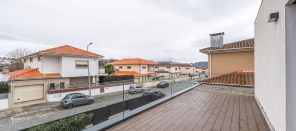 3 bedrooms House in Brito, Portugal No. 187270 8