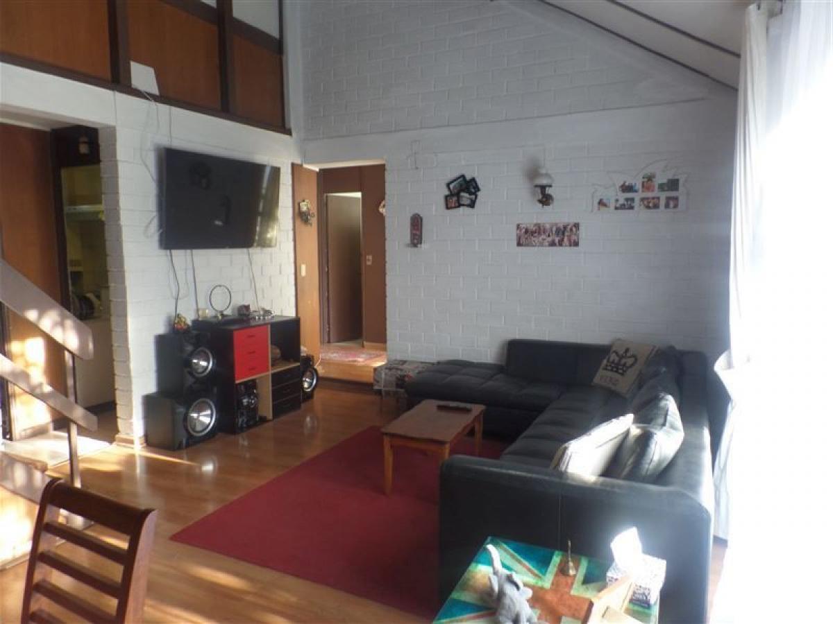 4 bedrooms House in Santiago, Chile No. 3753