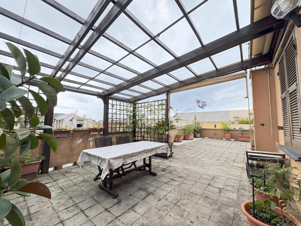 3 Schlafzimmer Penthouse in Genoa, Italy, Nr. 329445