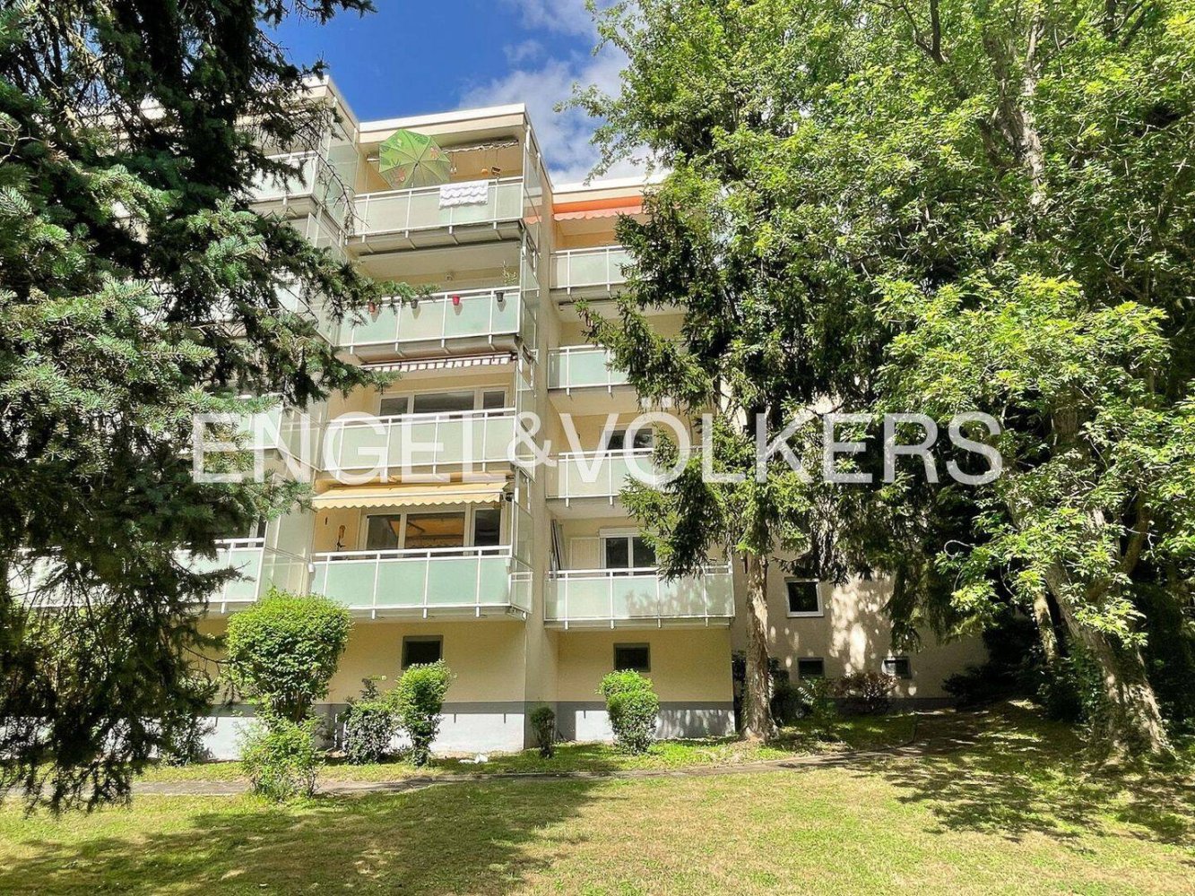 Apartamento de 2 dormitorios en Wiesbaden, Germany No. 258922