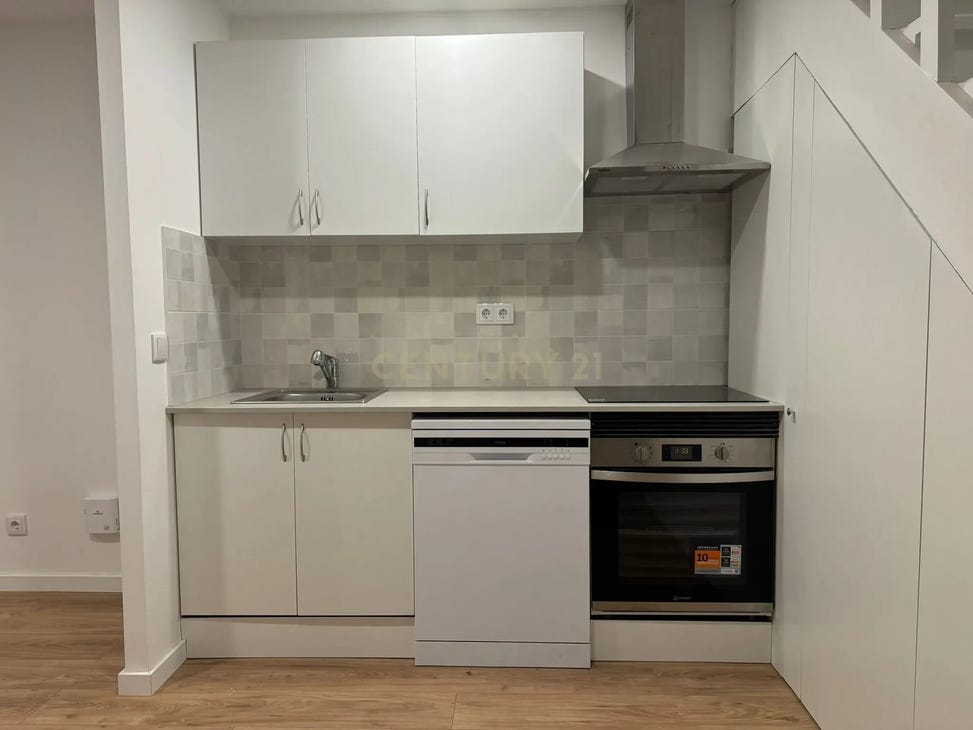 81m² Commercial property in Setubal, Portugal No. 236225