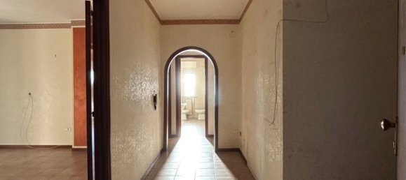 Квартира с 4 комнатами в Вибо Валентия, Италия № 39187 2