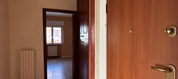 Квартира с 4 комнатами в Вибо Валентия, Италия № 39187 3