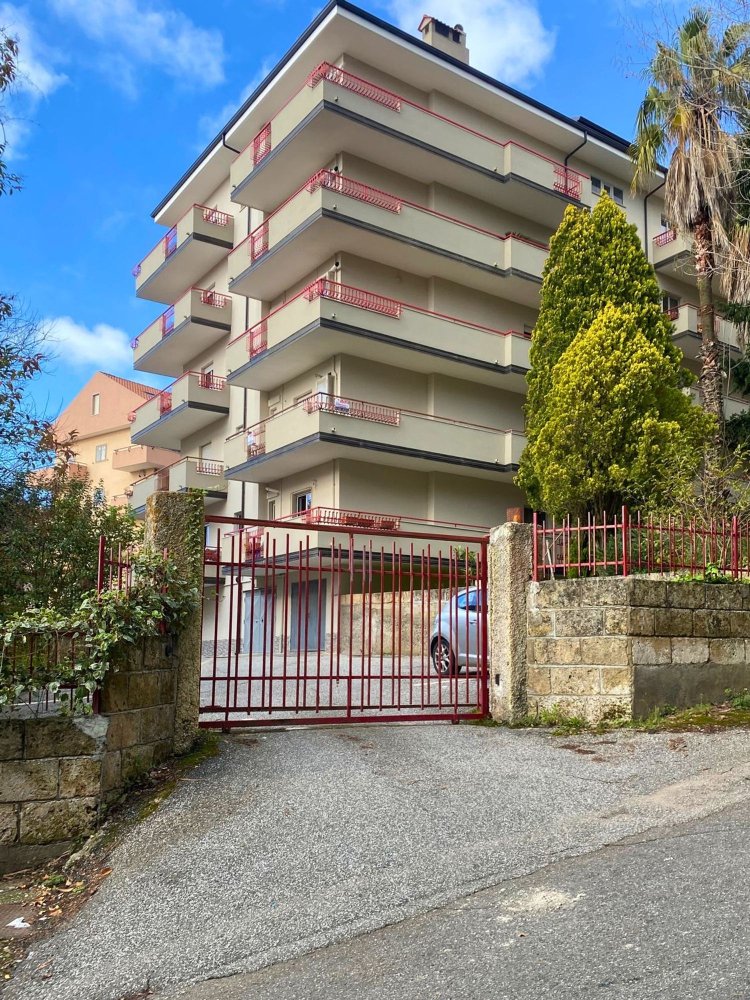 Квартира с 4 комнатами в Вибо Валентия, Италия № 39187