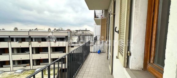 Квартира с 2 спальнями в Новара, Италия № 137818 19