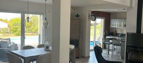 3 bedrooms House in Charente, France No. 335935 2