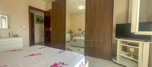 Apartamento de 4 dormitorios en San Tammaro, Italy No. 347300 10