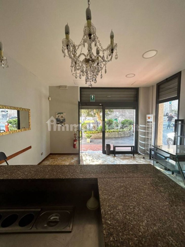 Propiedad comercial de 3 habitaciónes en Genoa, Italy No. 262499