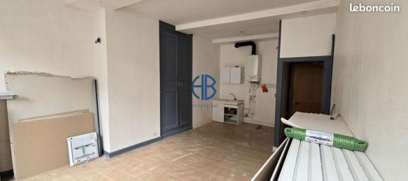 Estudio en Auxerre, France No. 359717 4