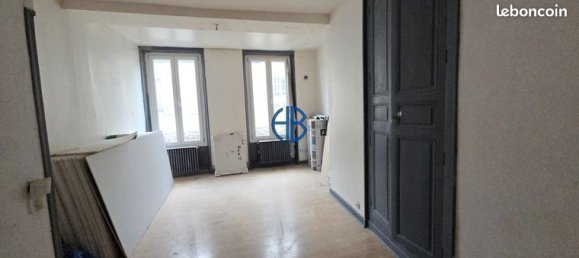 Estudio en Auxerre, France No. 359717 5