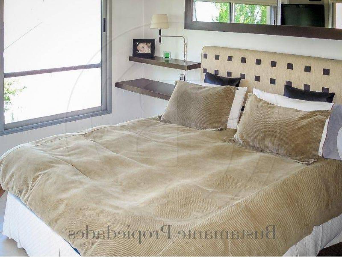 3 bedrooms House in Malvinas Argentinas, Argentina No. 5946