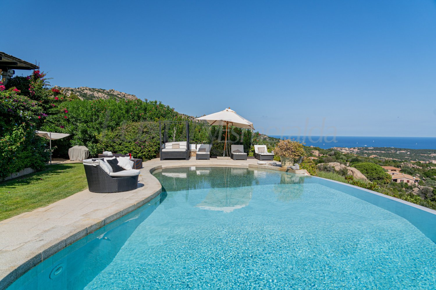 6 bedrooms Villa in Arzachena, Italy No. 64887