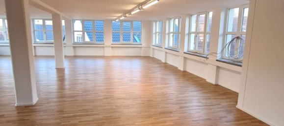 Коммерческая недвижимость с 60 комнатами в Цоллернальб, Германия № 321086 4