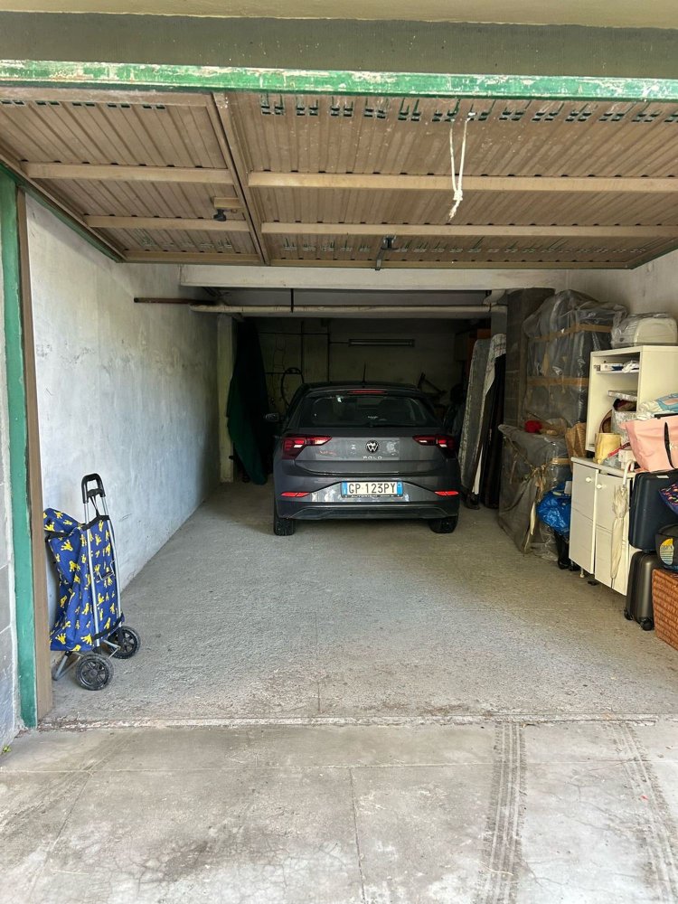 42m² Garage in Genoa, Italy No. 251143