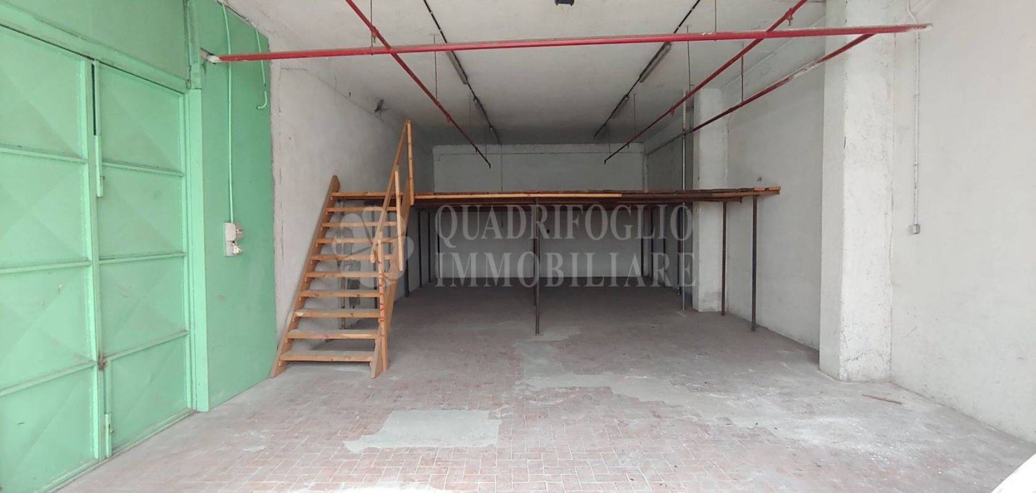 Entrepôt à Rome, Italy 100m² No. 289221