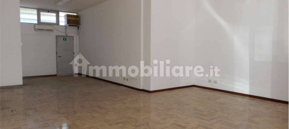 1 room Commercial property in Udine, Italy No. 285357 2