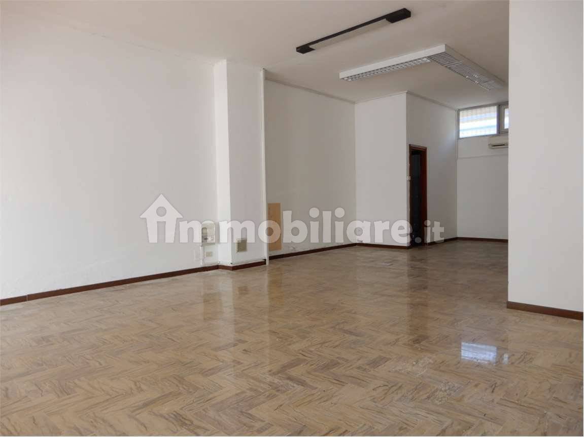 1 room Commercial property in Udine, Italy No. 285357