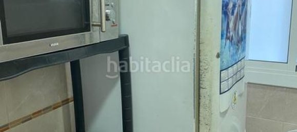 Квартира с 3 спальнями в Бадалона, Испания № 136808 12