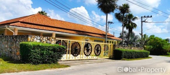 4 bedrooms Cafe / restaurant in Pattaya, Thailand No. 19841 3