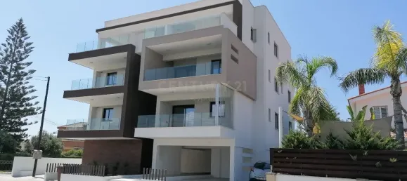 4 bedrooms Penthouse in Germasogeia, Cyprus No. 1524 3