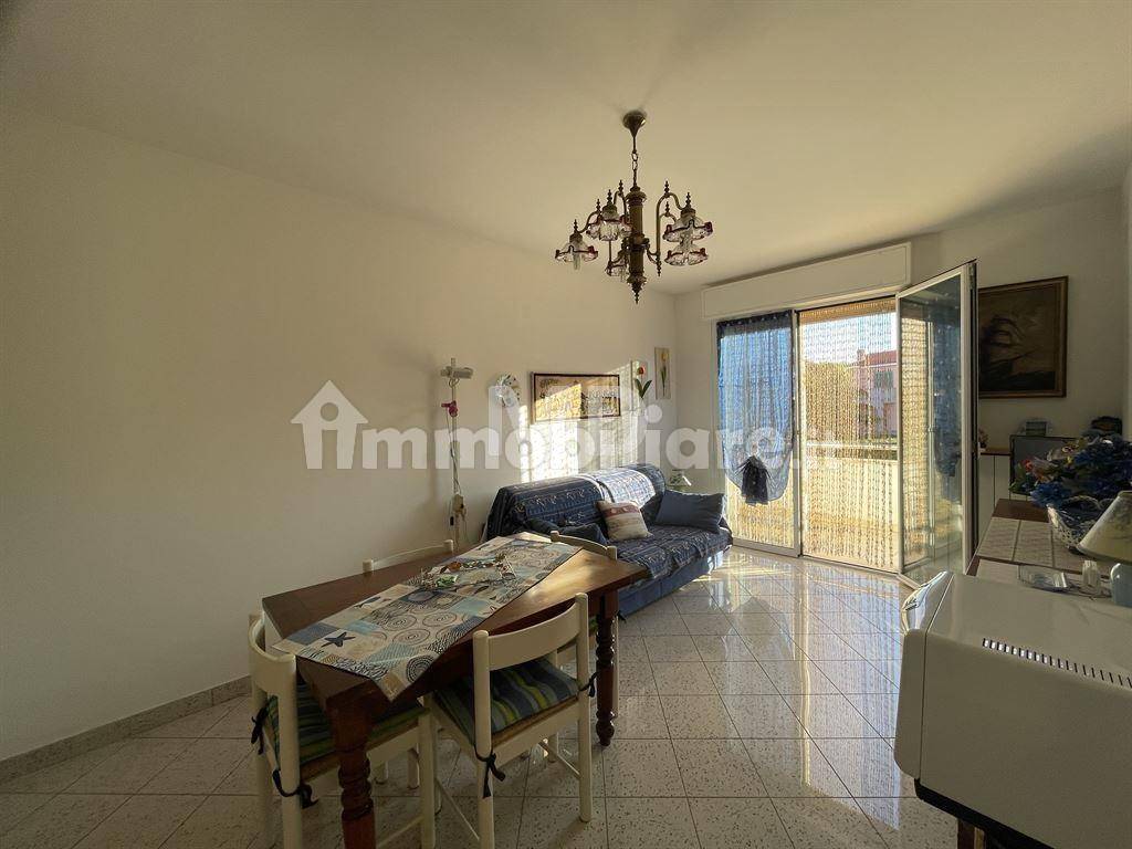 Apartamento de 2 dormitorios en Borghetto Santo Spirito, Italy No. 112032